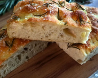 Como fazer focaccia? Essa receita com truques garante o resultado perfeito e nem precisa sovar