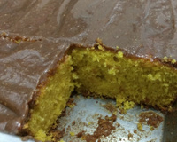 Bolo de cenoura com cobertura de caramelo