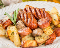 Linguiça assada com batatas