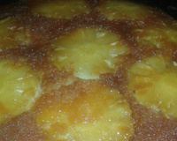 Bolo de abacaxi caramelado