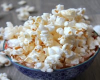 Especialistas em longevidade concordam: "A pipoca contém fibras e polifenóis, sendo o melhor lanche para aumentar a expectativa de vida."