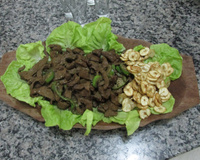 Iscas de fígado com jiló