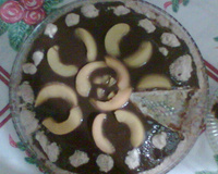 Bolo de pêssego com cobertura de chocolate