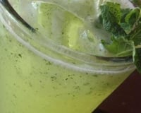 Chá verde com limão, gengibre e hortelã