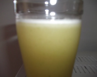 Suco de abacaxi com gengibre