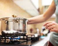 Como desentupir boca de fogão: aprenda truques e economize no conserto