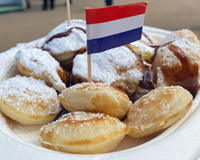 Essas panquecas doces holandesas são pequenas, estufadas e tão fofinhas que você não vai querer parar de comer