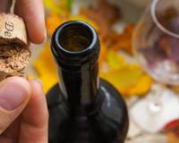Se a rolha quebra na hora que eu abro uma garrafa de vinho, isso significa que a bebida está ruim?