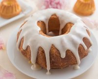 Bolo de laranja com calda de limão: a laranja acabou na hora da calda e resolvi improvisar, combinação ficou perfeita, todo mundo amou