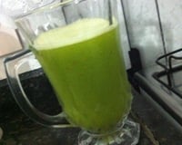 Suco verde refrescante