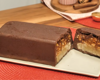 Sobremesa Snickers na travessa: aprendi a fazer o bombom gigante que é melhor que o original no TudoGostoso
