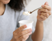 Alguns iogurtes têm tanto açúcar quanto Coca-Cola comum. Médicos alertam contra três tipos