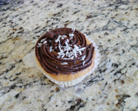 Muffin com gotas de chocolate e coco