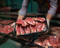 “O hambúrguer vai virar um produto de luxo”: por que a carne está ficando mais cara e só vai piorar?