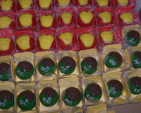 Docinhos modelados com leite ninho e leite condensado