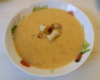 Sopa de tomate e manjericão