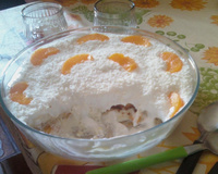Pavê de pêssego com bolo de coco
