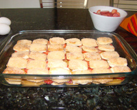 Pavê folhado de doce de leite e morangos