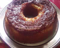 Bolo caramelizado de aipim com coco