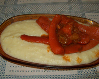 Purê de batata com salsicha ao molho