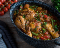 Frango à jardineira: receita fácil para aproveitar os legumes guardados na geladeira