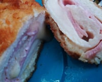 Filé de frango recheado e empanado