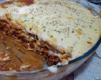 Lasanha com molho branco e bolonhesa