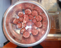 Bolinho de carne moída com hortelã