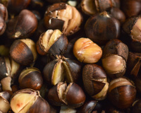 Sem micro-ondas, nem frigideira: a receita perfeita para fazer castanha assada em casa que aprendi com vendedor de rua em Portugal