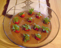 Mousse de Chocolate com Morangos e com Calda