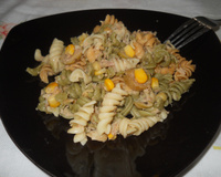 Salada fácil de macarrão e atum