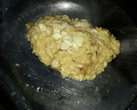 Risoto de cebola caramelizada com queijo brie e amêndoas