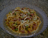 Macarrão com abobrinha e calabresa