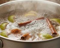 Ferver cascas de limão com canela em casa: para que serve e por que recomendam fazer isso