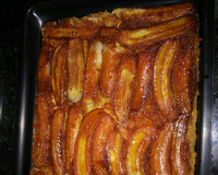 Bolo de banana com calda