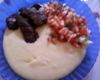 Pirão de aipim com carne de sol e salada