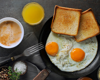 Café ou suco? Descubra qual a bebida perfeita para acompanhar seu pão com ovo no café da manhã
