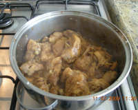 Frango delicioso com batatas na panela