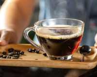 Nem adoçante, nem açúcar, nem mel: o que um neurologista recomenda colocar no café para ajudar a memória e o cérebro