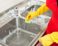 Como deixar a pia da cozinha brilhando: confira as dicas