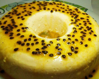 Mousse delicioso de maracujá com chocolate