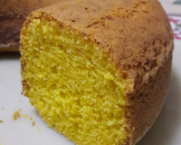 Bolo de cenoura com laranja inteira
