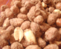 Amendoim açucarado de micro-ondas