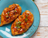 Um simples molho vinagrete de mostarda pode transformar o seu peito de frango sem graça em um jantar delicioso