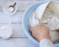 Você não faz, mas deveria: aqui estão os motivos para sempre fazer pré-lavagem das suas roupas