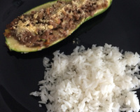 Canoa de abobrinha recheada com carne moída