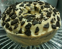 Bolo de Oreo com cobertura de leite em pó