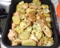 Frango com batatas no forno simples