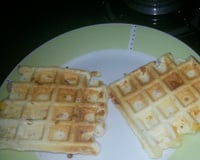 Waffle de presunto e queijo