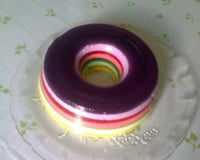 Gelatina colorida em camadas